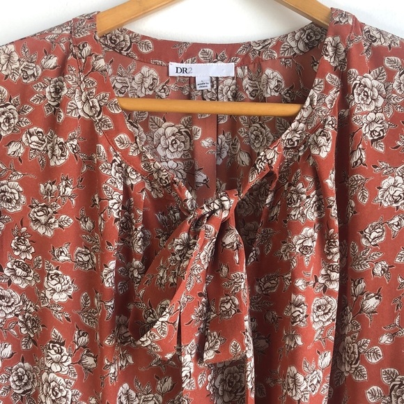 DR2 Floral Rust peasant Top - Picture 3 of 5